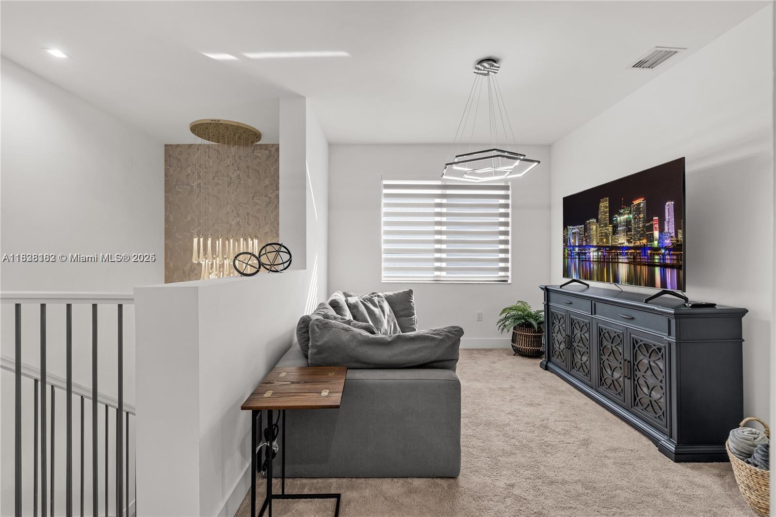 CANARIAS EAST - Residential Lease