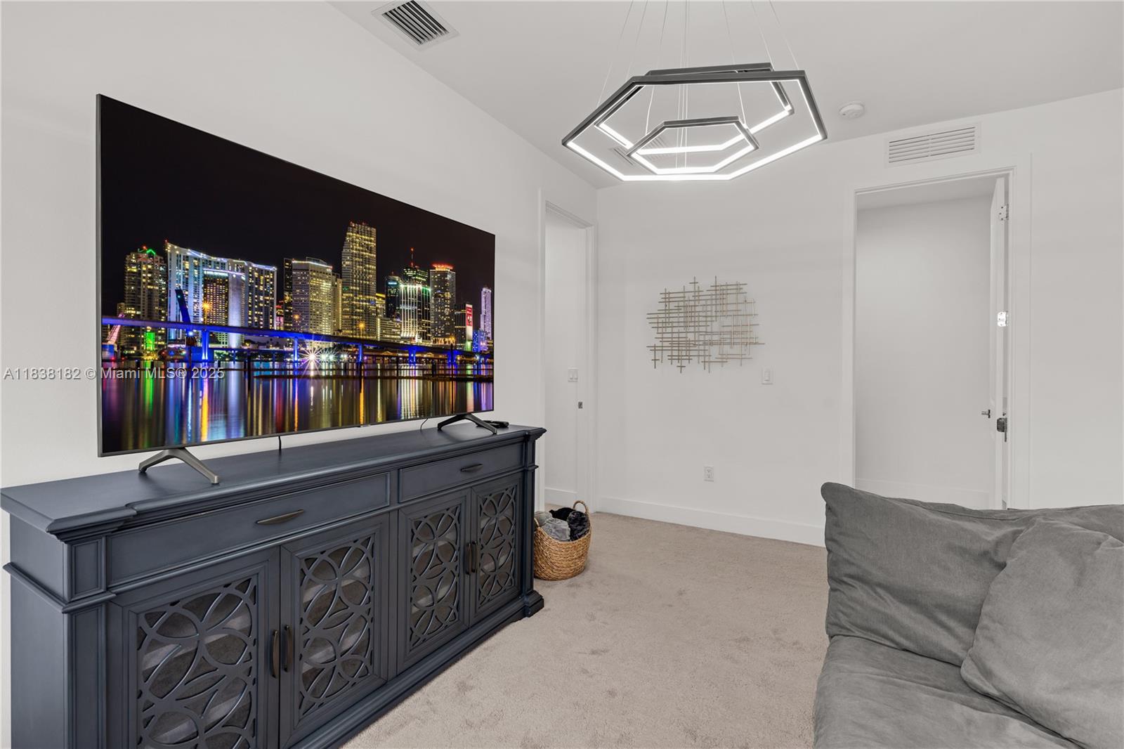 CANARIAS EAST - Residential Lease