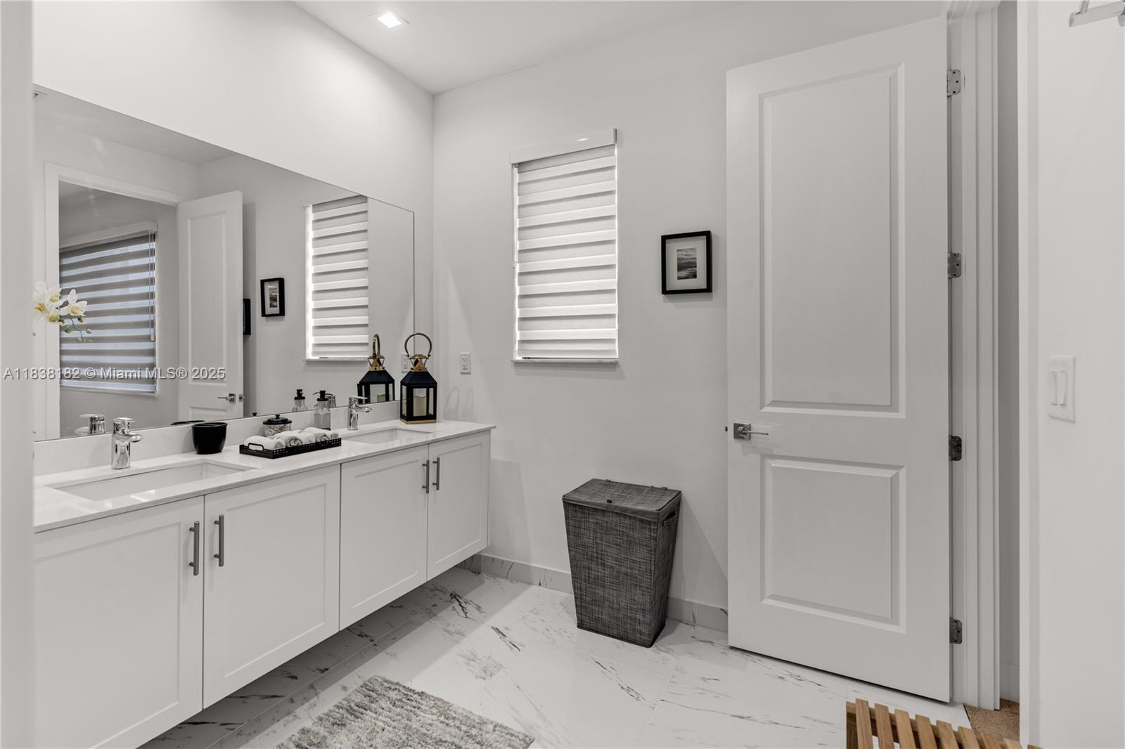 CANARIAS EAST - Residential Lease