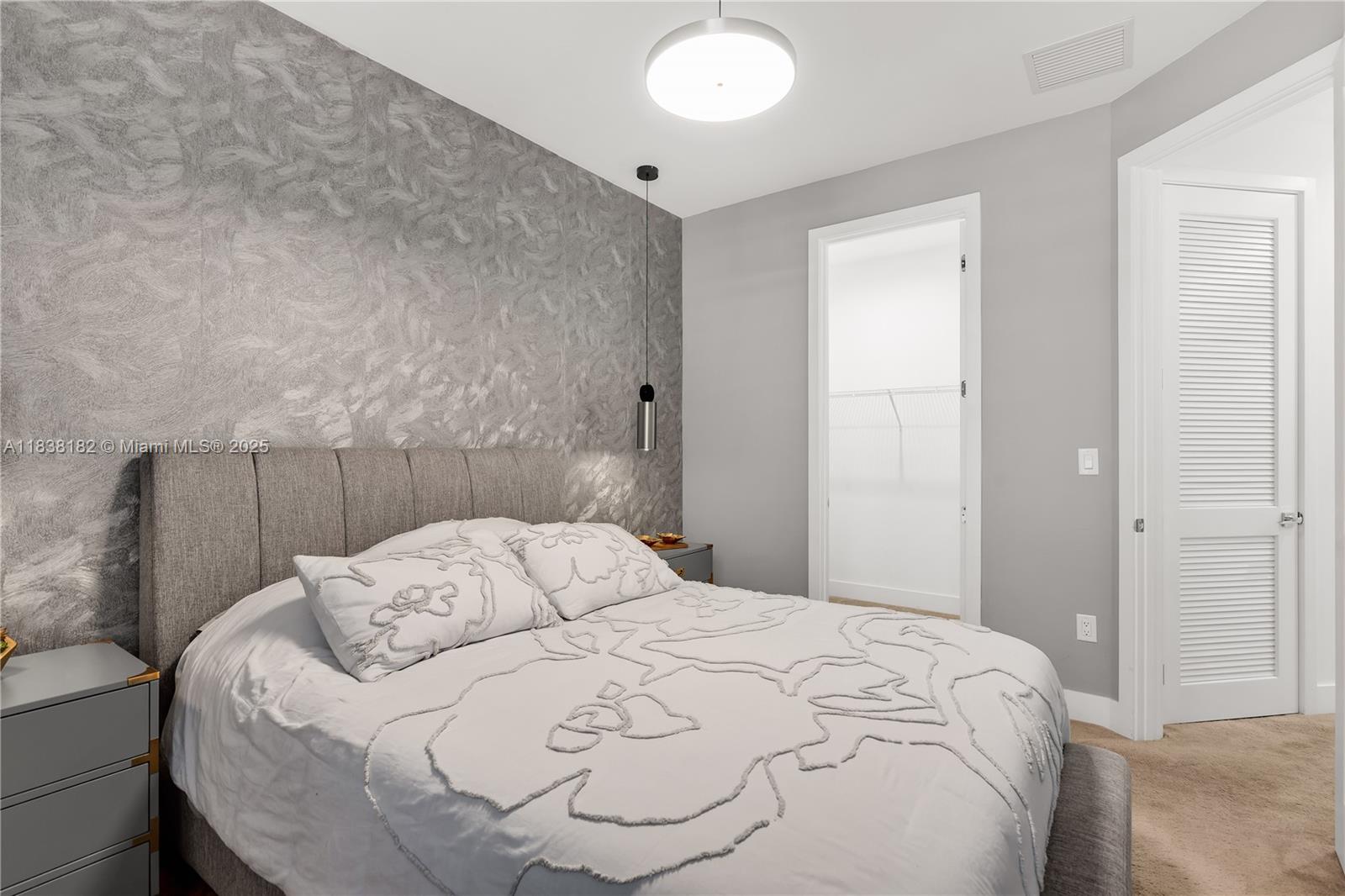 CANARIAS EAST - Residential Lease