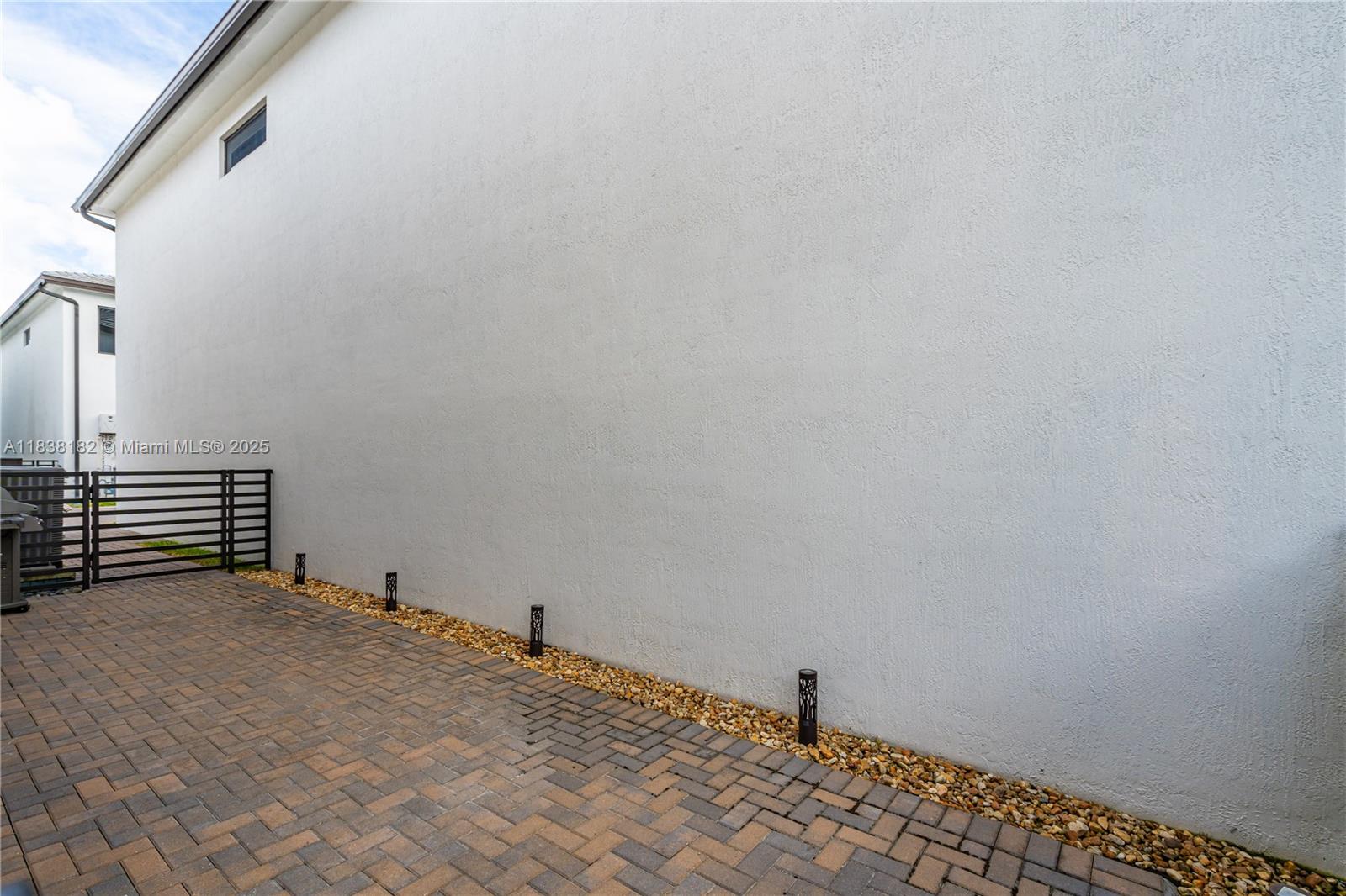 CANARIAS EAST - Residential Lease