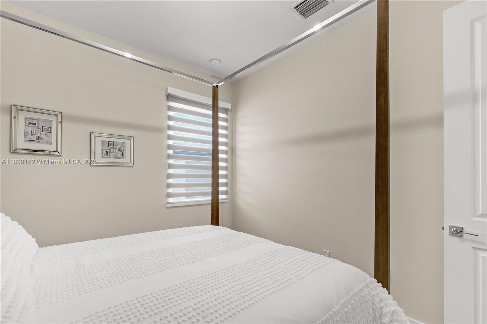 CANARIAS EAST - Residential Lease