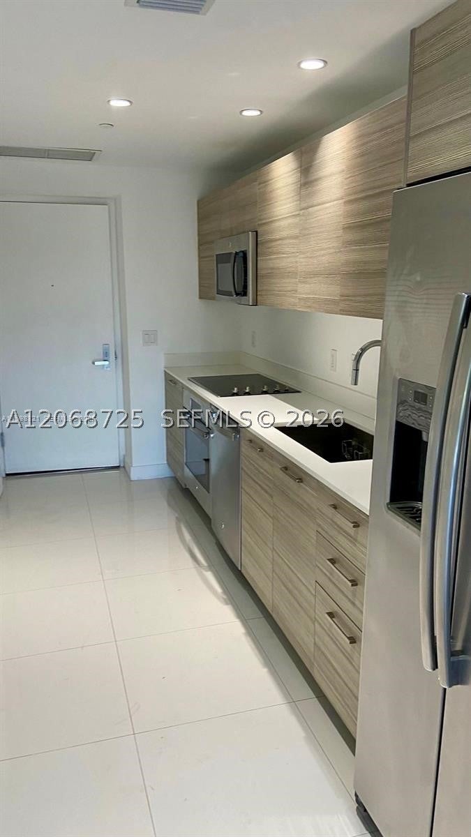 121 NE 34th St 915