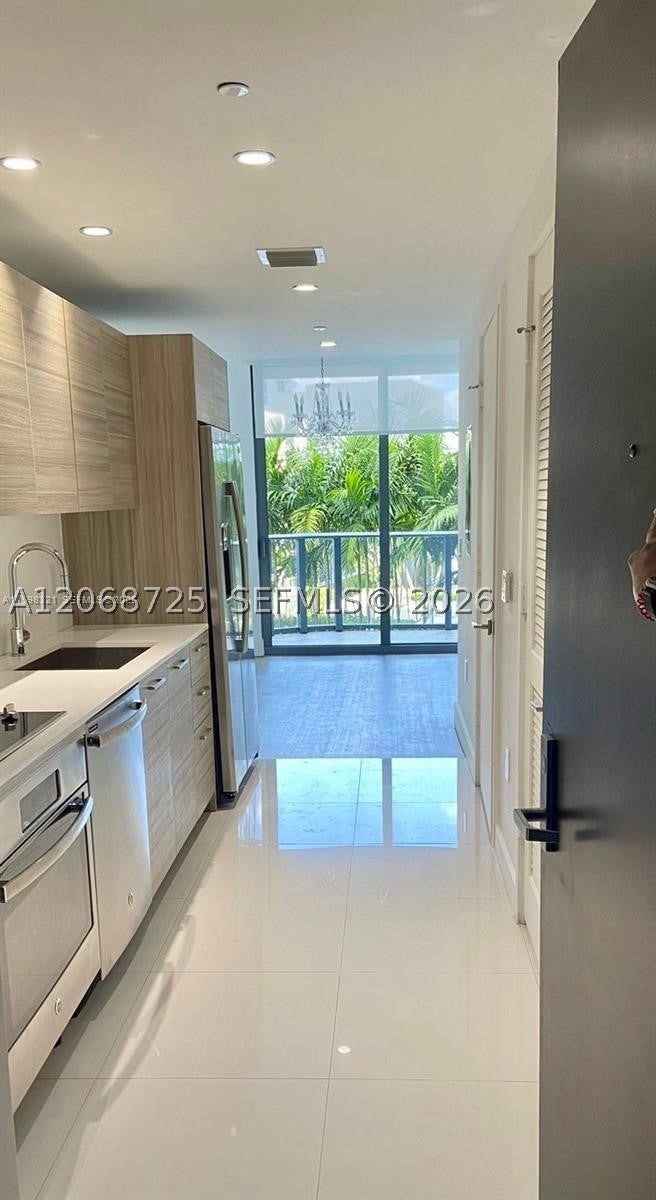 121 NE 34th St 915