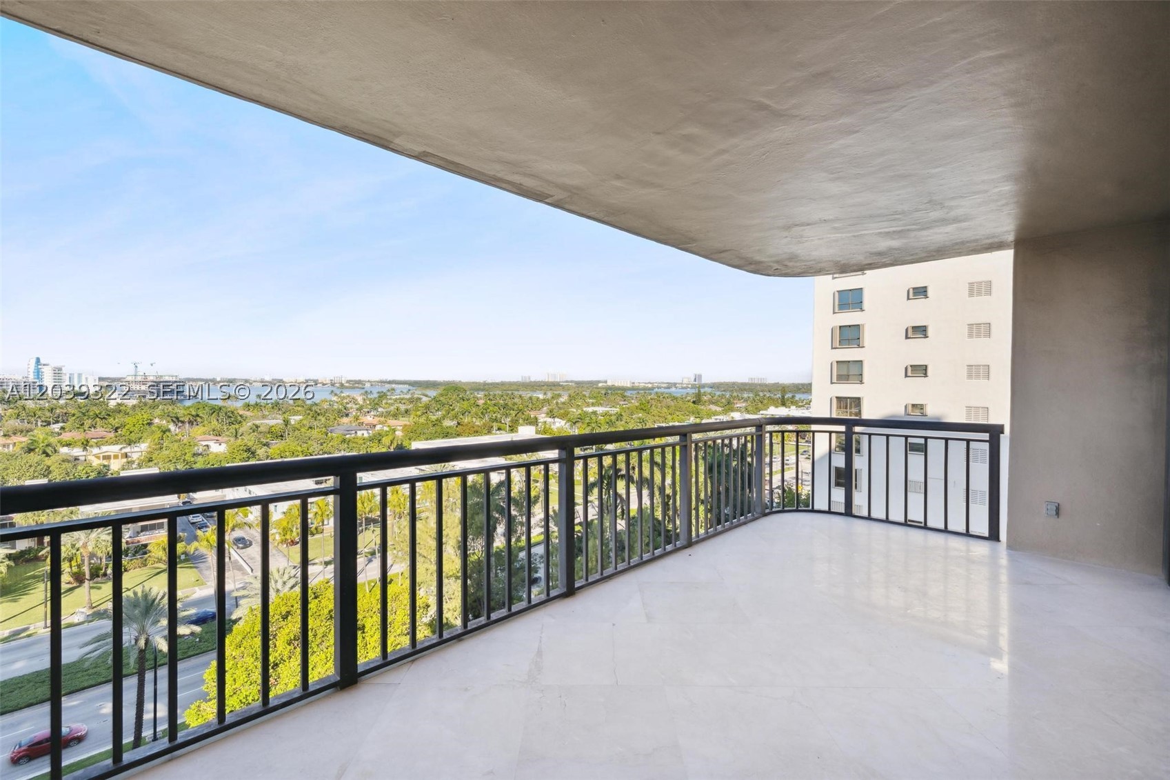 10175 Collins Ave 907