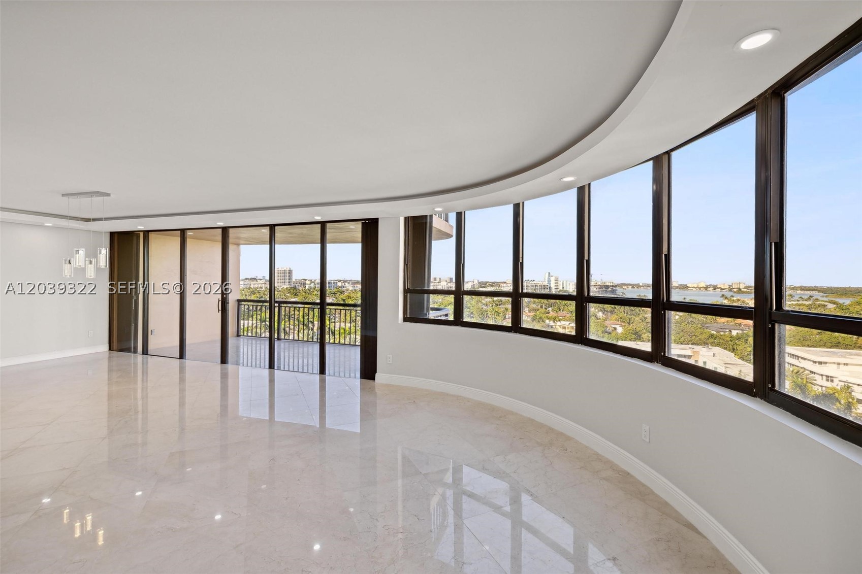 10175 Collins Ave 907