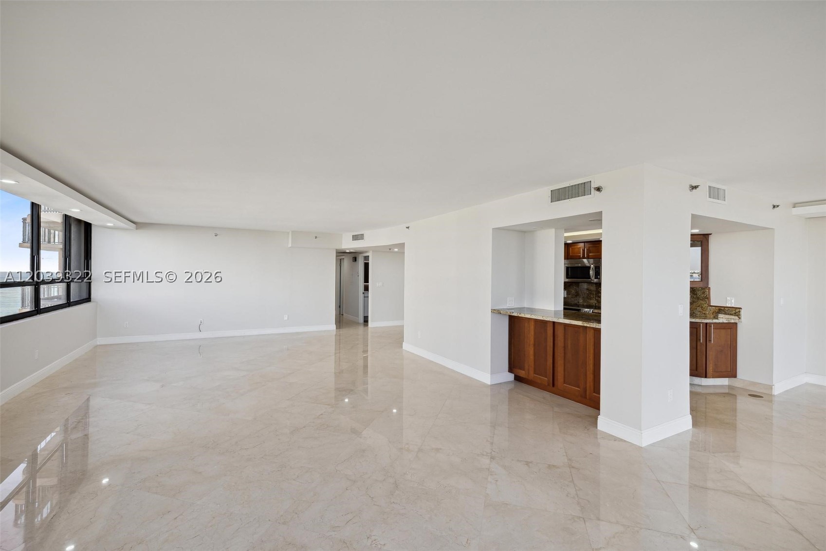 10175 Collins Ave 907
