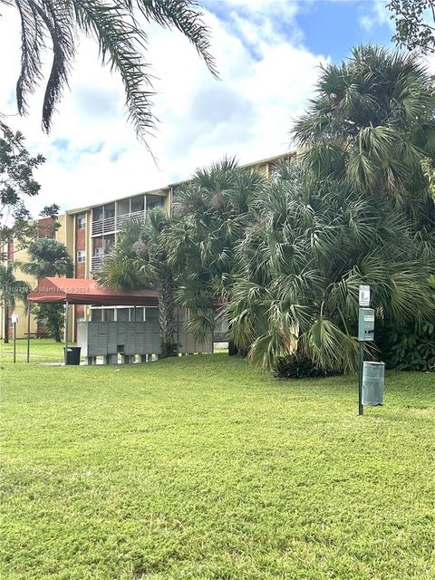 A home in Lauderdale Lakes