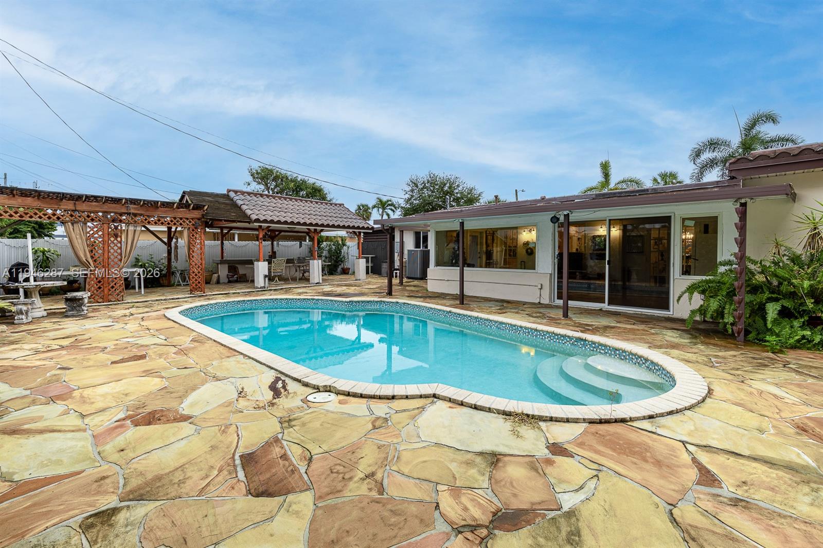 PALM LAKES SEC 1 - Residential