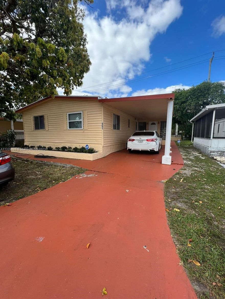 no dogs or pets. ONE BED ROOM IS IN THE REAR. ACCESS FROM REAR OF THE BUILDING. WALK WAY LEADING TO THE REAR ENTRANCE. IT IS A KITCHEN LIVING ROOM COMBO. LARGE BED ROOM AND WALKING CLOSET. MASTER ELECTRIC AND WATER METER. TENANT PORTION OF UTILITY IS 175/MONTH. ADDED AS ADDITIONAL RENT. TOTAL MOVE IN 3600.00 . MUST SUBMIT FULL PACKAGE CREDIT REPORT, TWO YEAR INCOME DOCS AND BANK STATEMENTS WITH PROOF OF FUNDS  MUST SUBMIT WITH  RENTAL APPLICATION. SEE  SHOWING LOG FOR SHOWING INSTRUCTION.
Front Unit Occupied by Tenants, DO NOT DISTURB TENANTS.