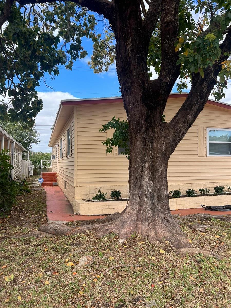 SUNSHINE CITY - Residential Lease