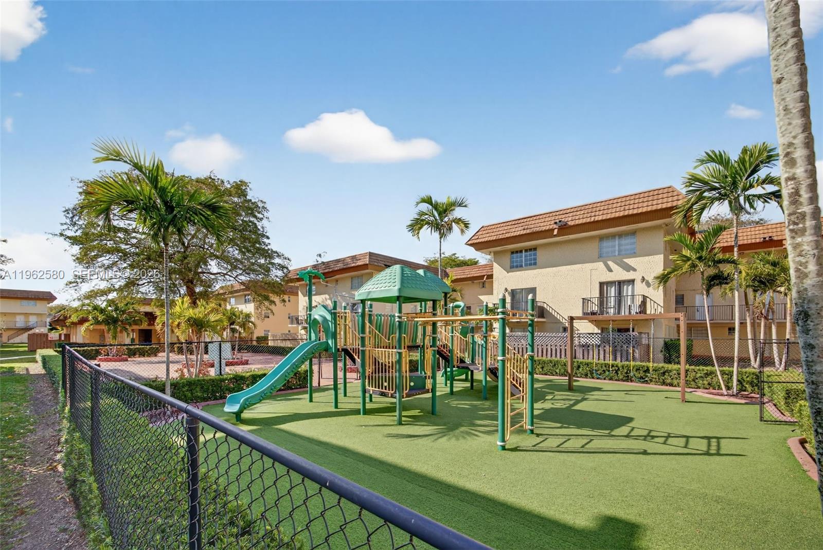 COURTYARDS AT KENDALL CON - Residential