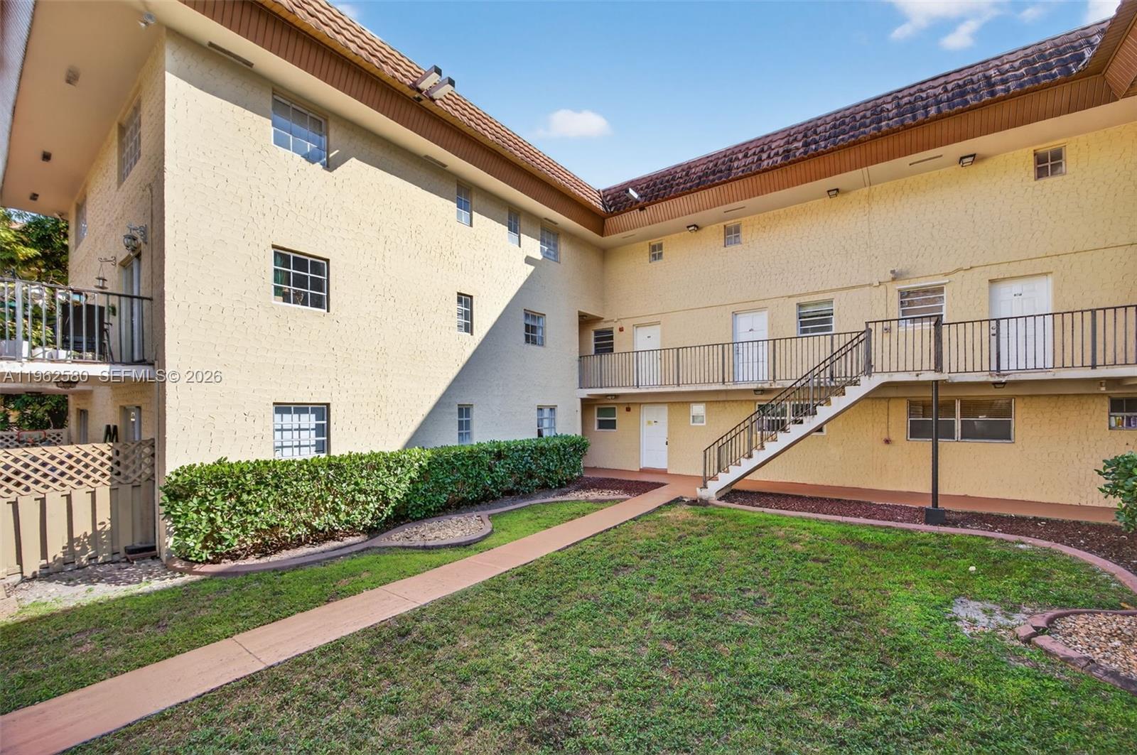 COURTYARDS AT KENDALL CON - Residential