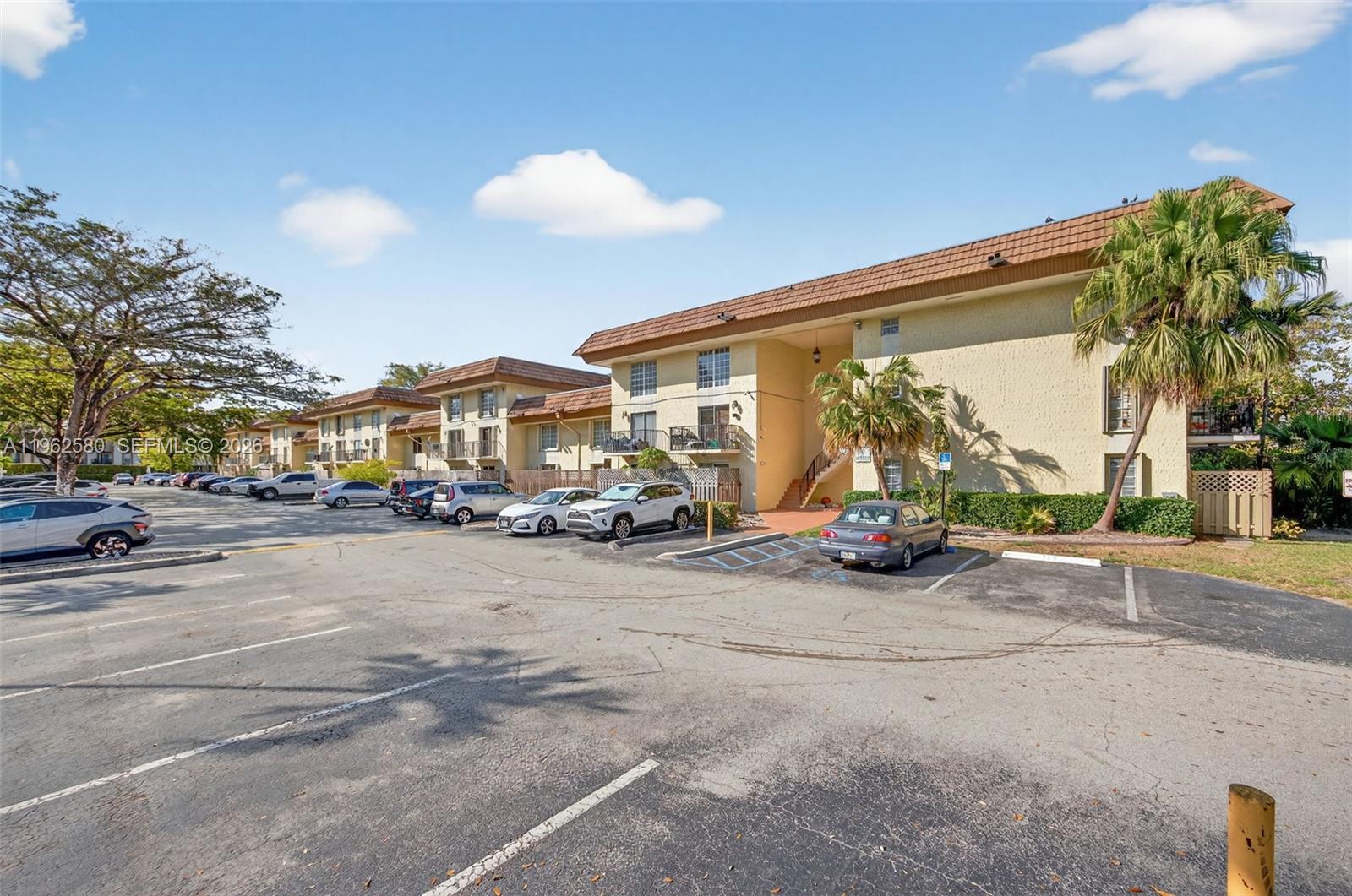 COURTYARDS AT KENDALL CON - Residential