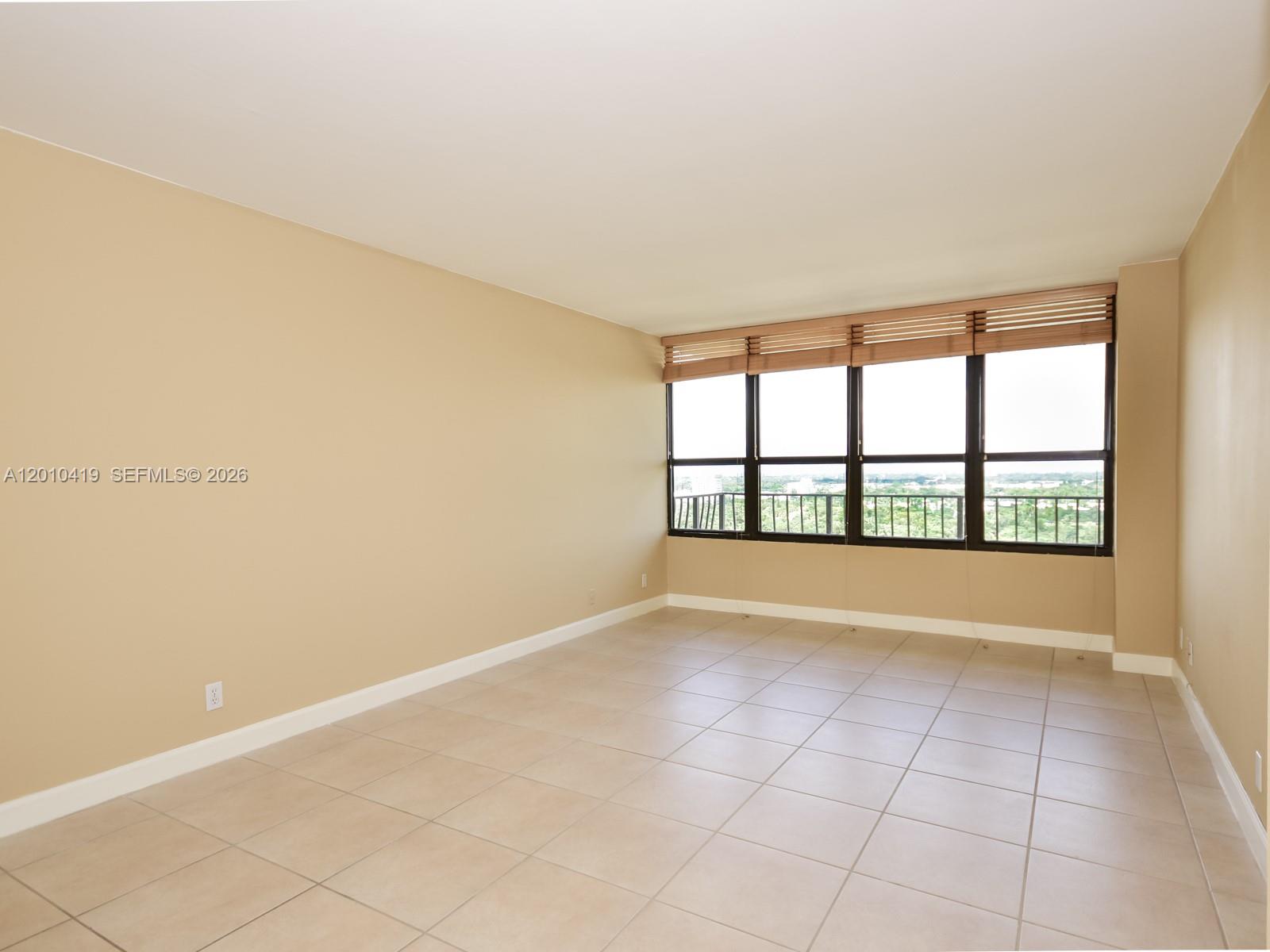 THE PALM BAY YACHT CLUB C - Residential Lease