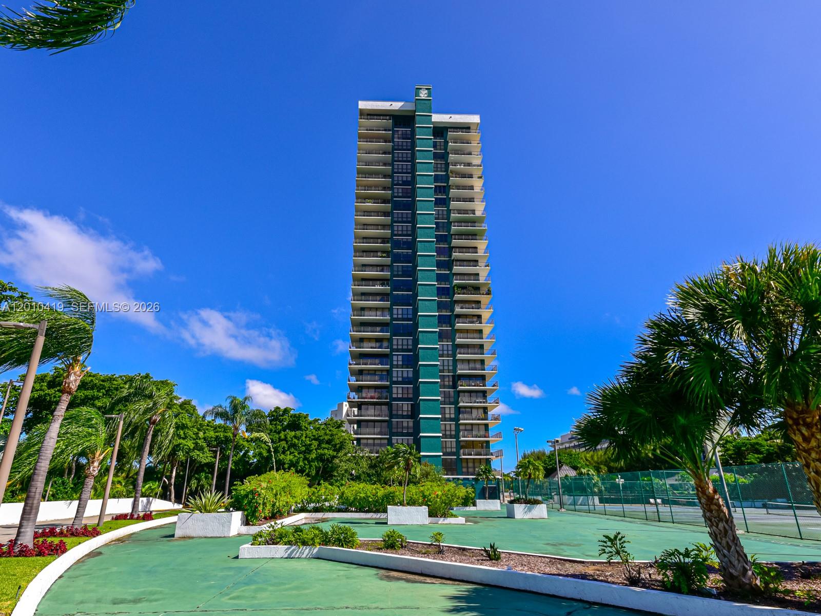 THE PALM BAY YACHT CLUB C - Residential Lease