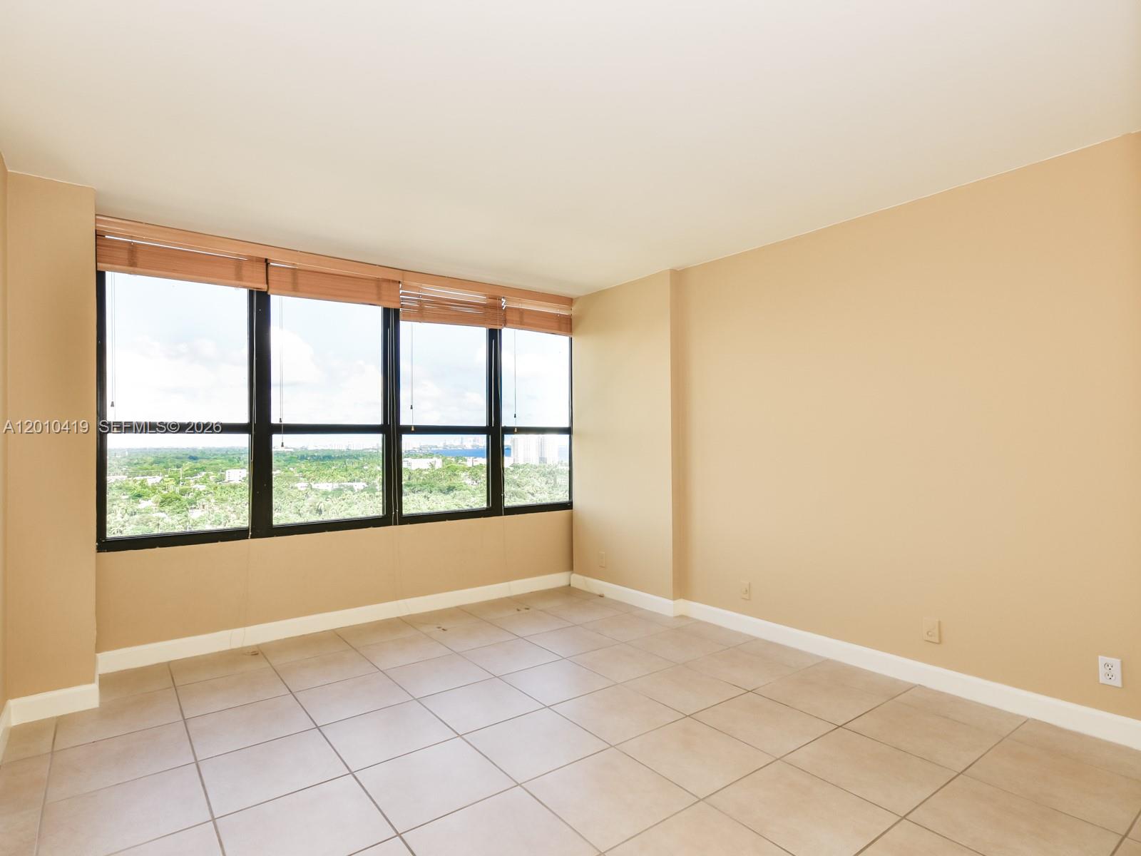 THE PALM BAY YACHT CLUB C - Residential Lease