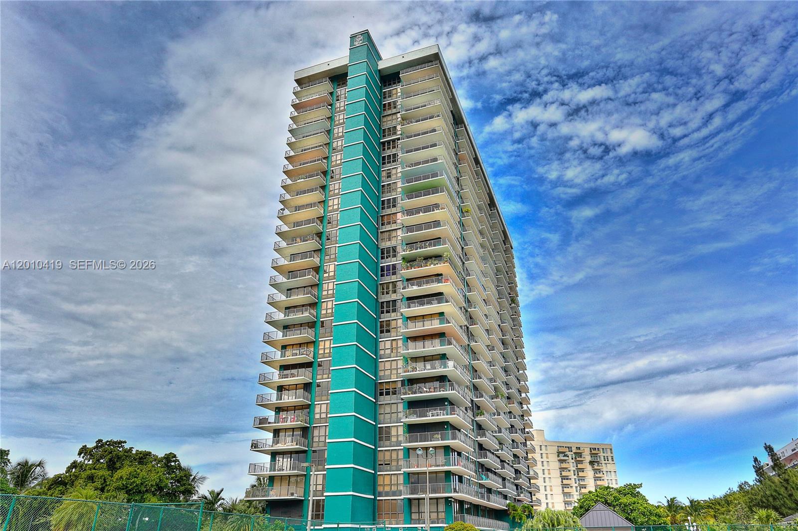 THE PALM BAY YACHT CLUB C - Residential Lease
