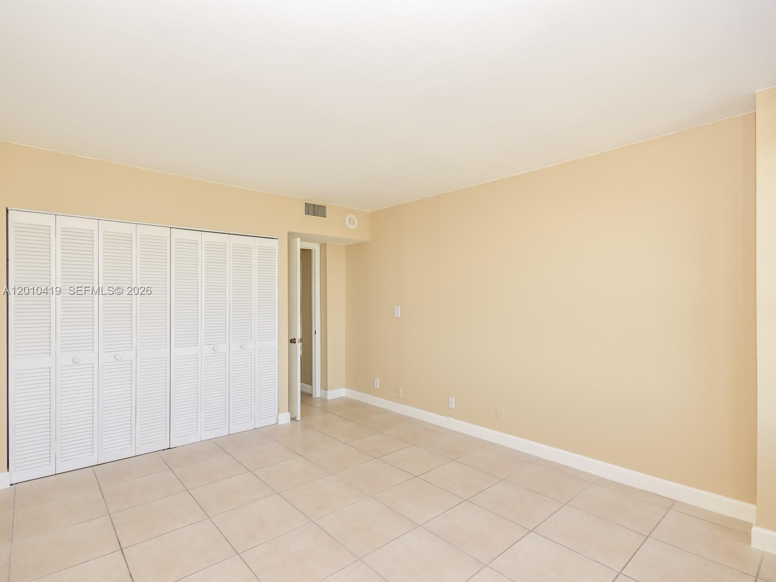 THE PALM BAY YACHT CLUB C - Residential Lease