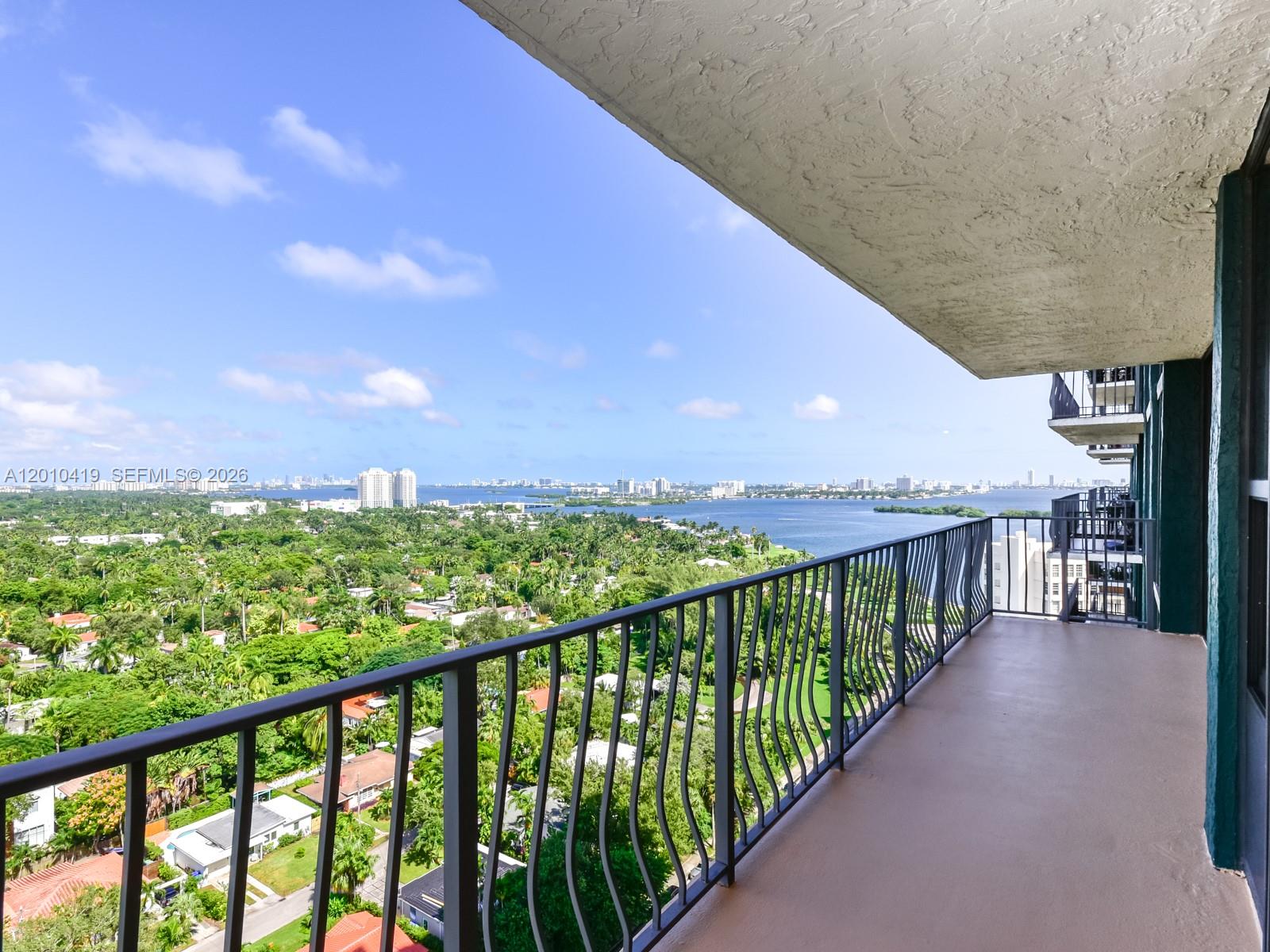 THE PALM BAY YACHT CLUB C - Residential Lease