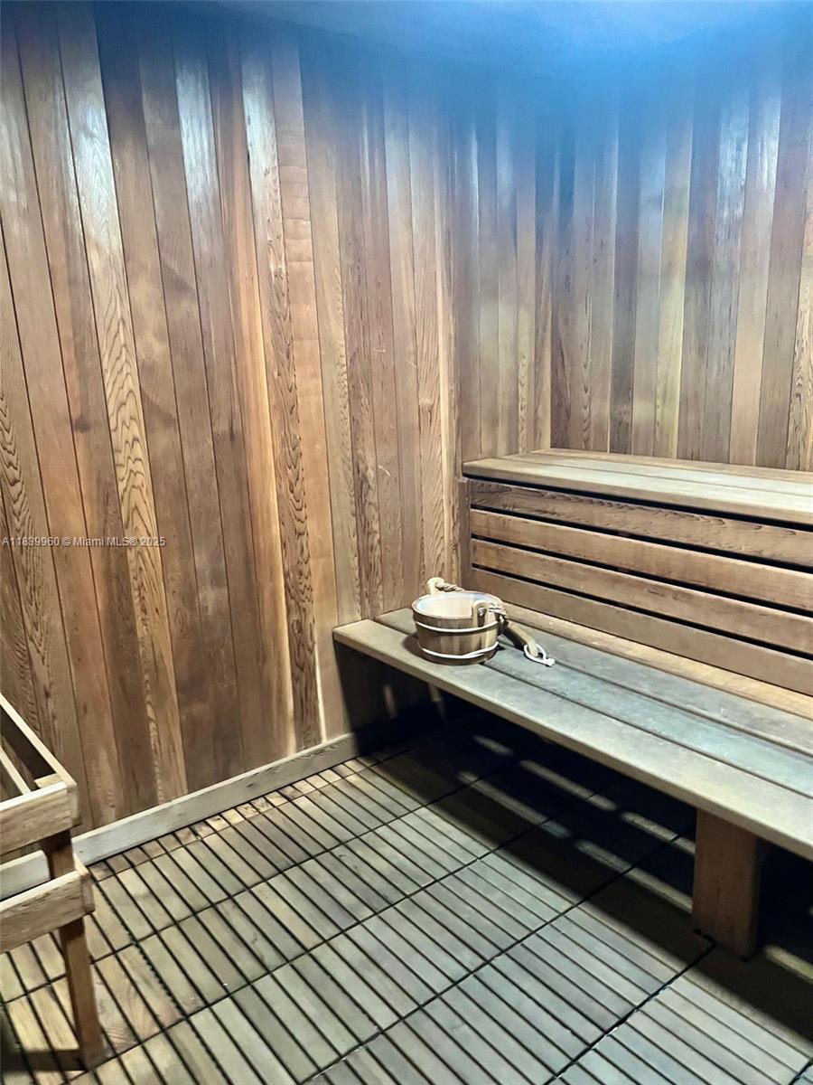 1500 OCEAN DRIVE CONDO - Residential Lease