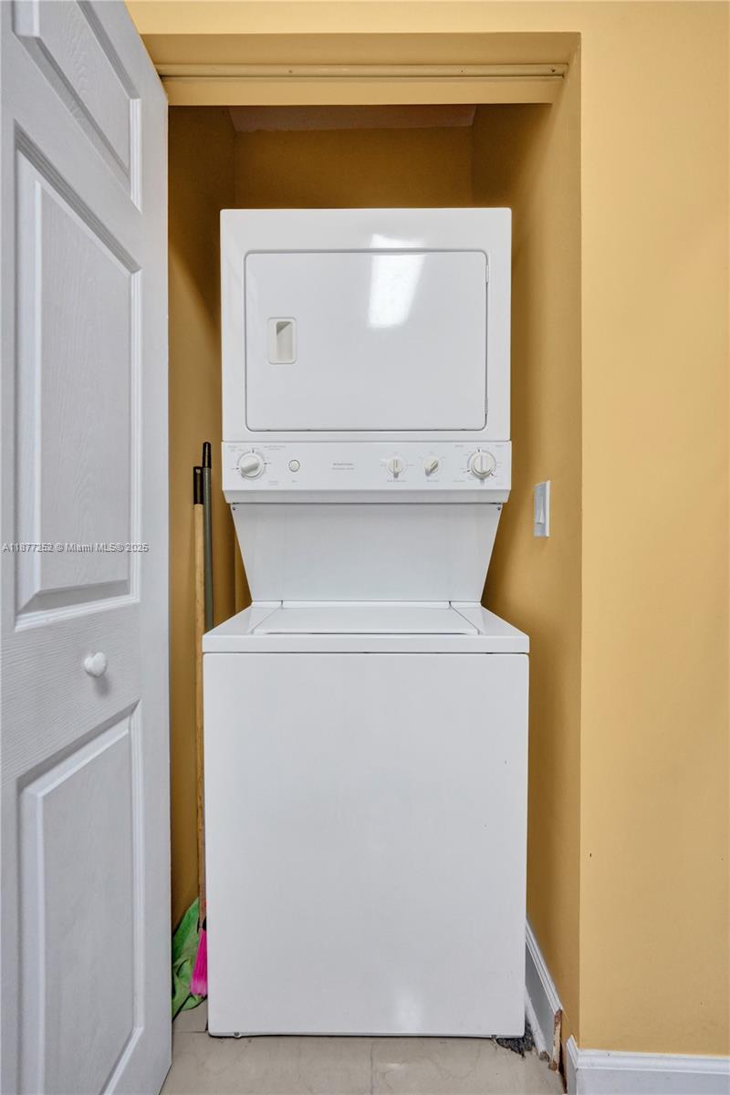 VILLAS AT CARMEL CONDO NO - Residential