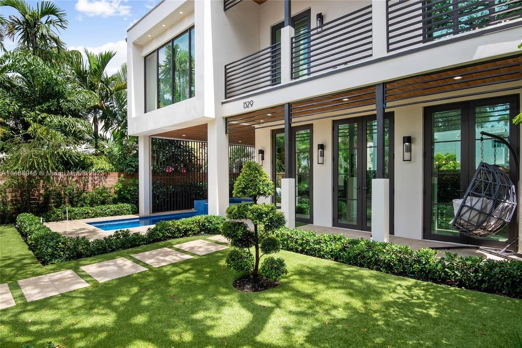 Photo of 1529 SE 2nd Ct, Fort Lauderdale, FL 33301 (MLS # A11488946)