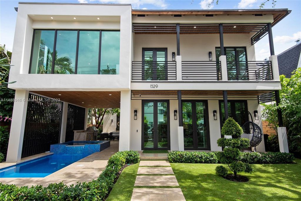 Photo of 1529 SE 2nd Ct, Fort Lauderdale, FL 33301 (MLS # A11488946)