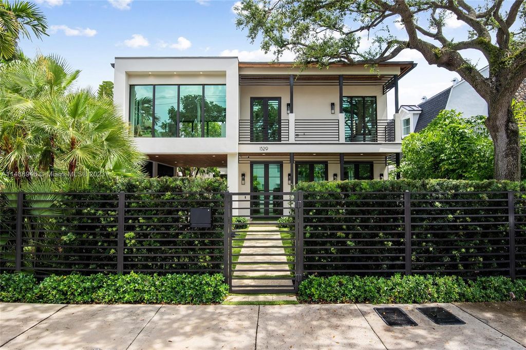 Photo of 1529 SE 2nd Ct, Fort Lauderdale, FL 33301 (MLS # A11488946)