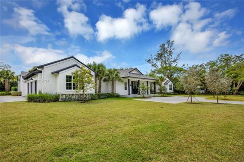 Single Family Residence in Miami FL 9290 116th St St 1.jpg