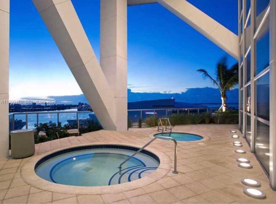 888 Biscayne Blvd 1810