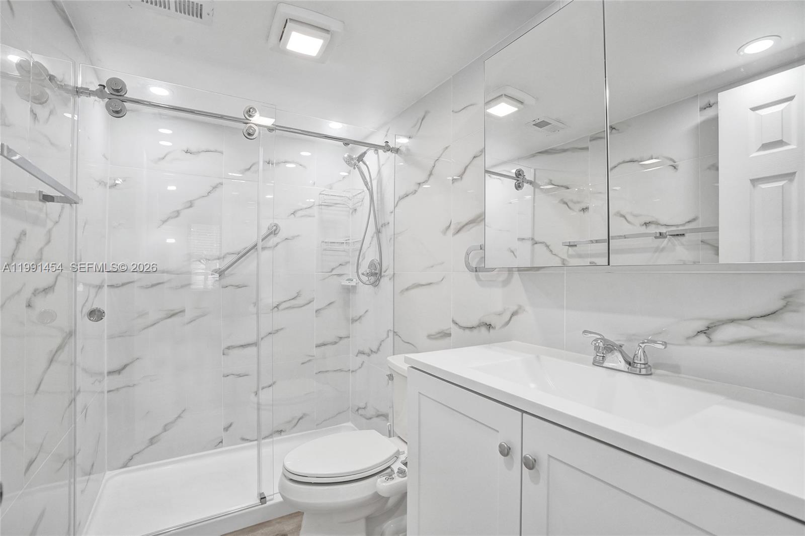 ROYALE GARDENS CONDO - Residential