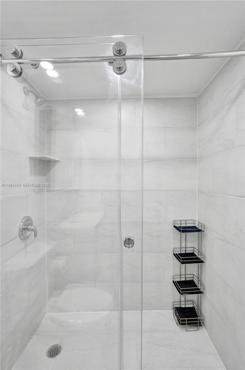 ROYALE GARDENS CONDO - Residential