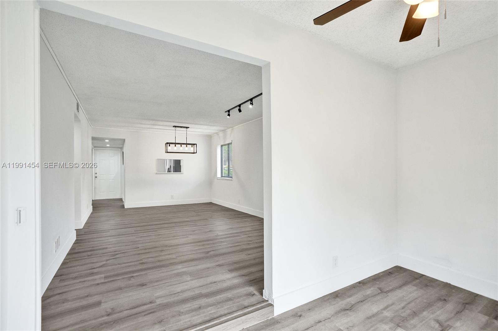 ROYALE GARDENS CONDO - Residential