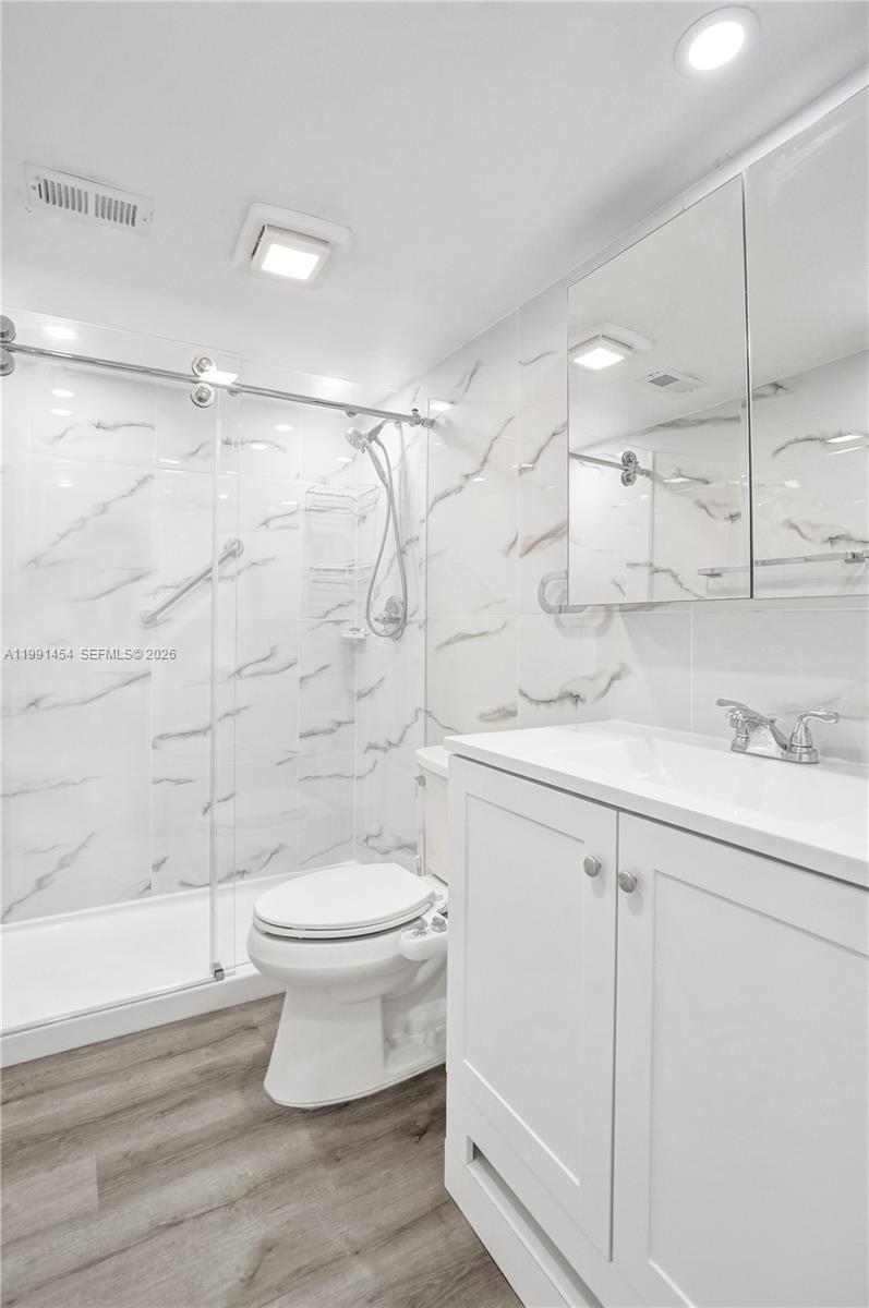 ROYALE GARDENS CONDO - Residential