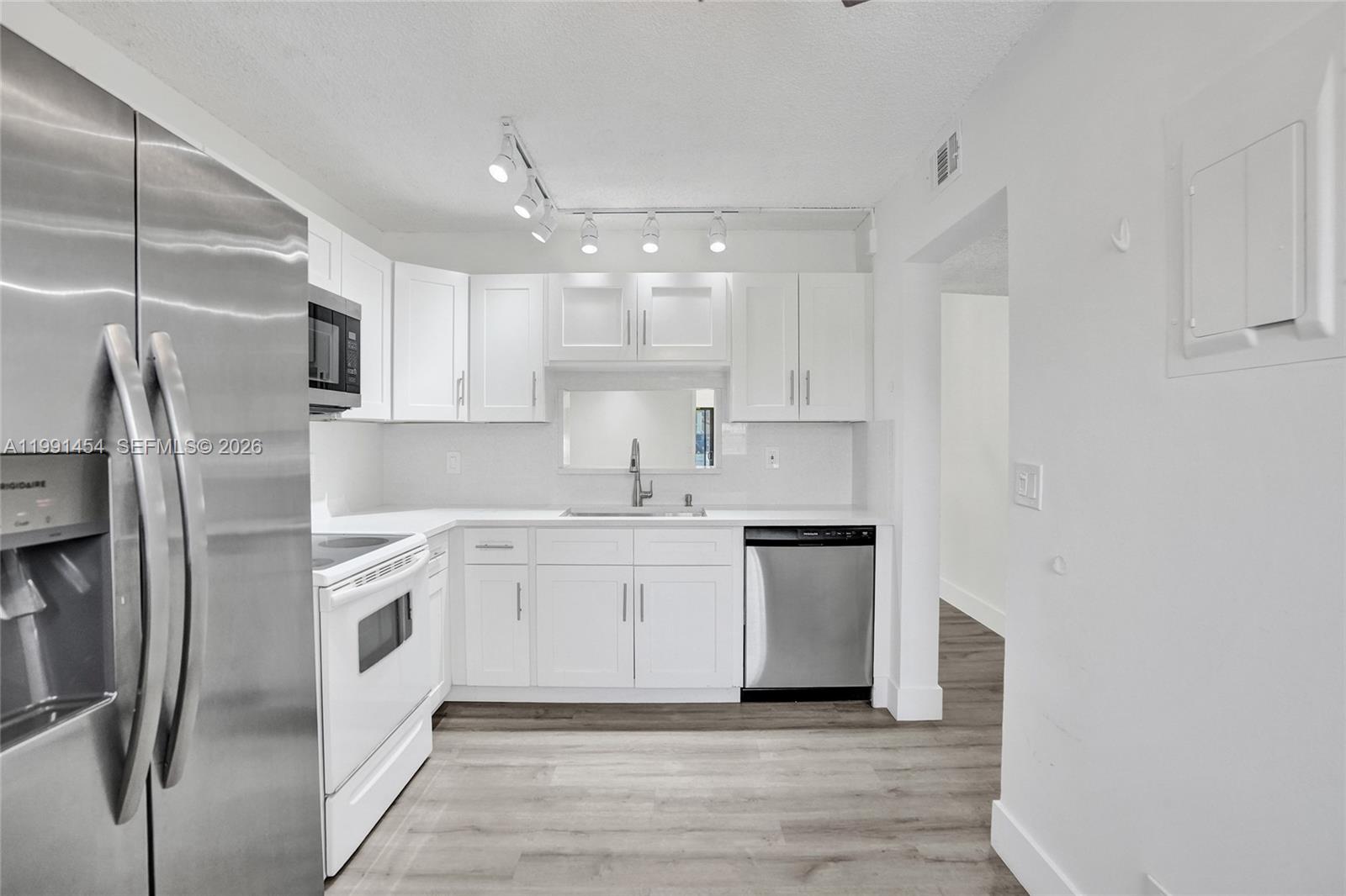 ROYALE GARDENS CONDO - Residential