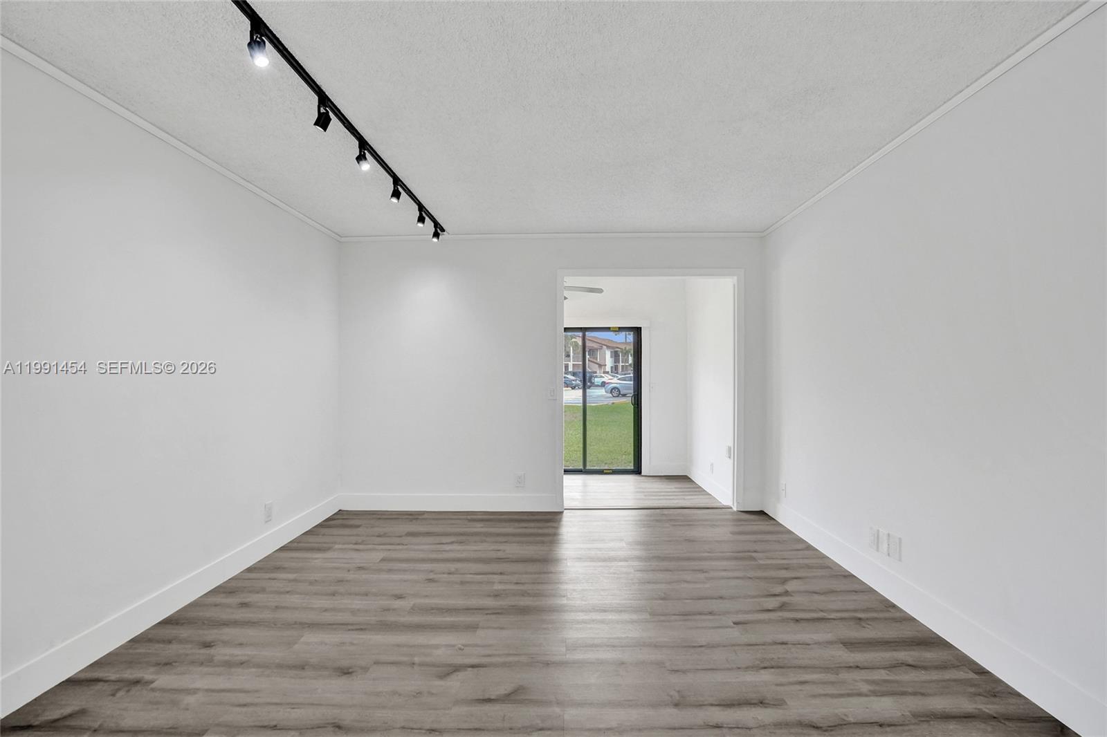 ROYALE GARDENS CONDO - Residential