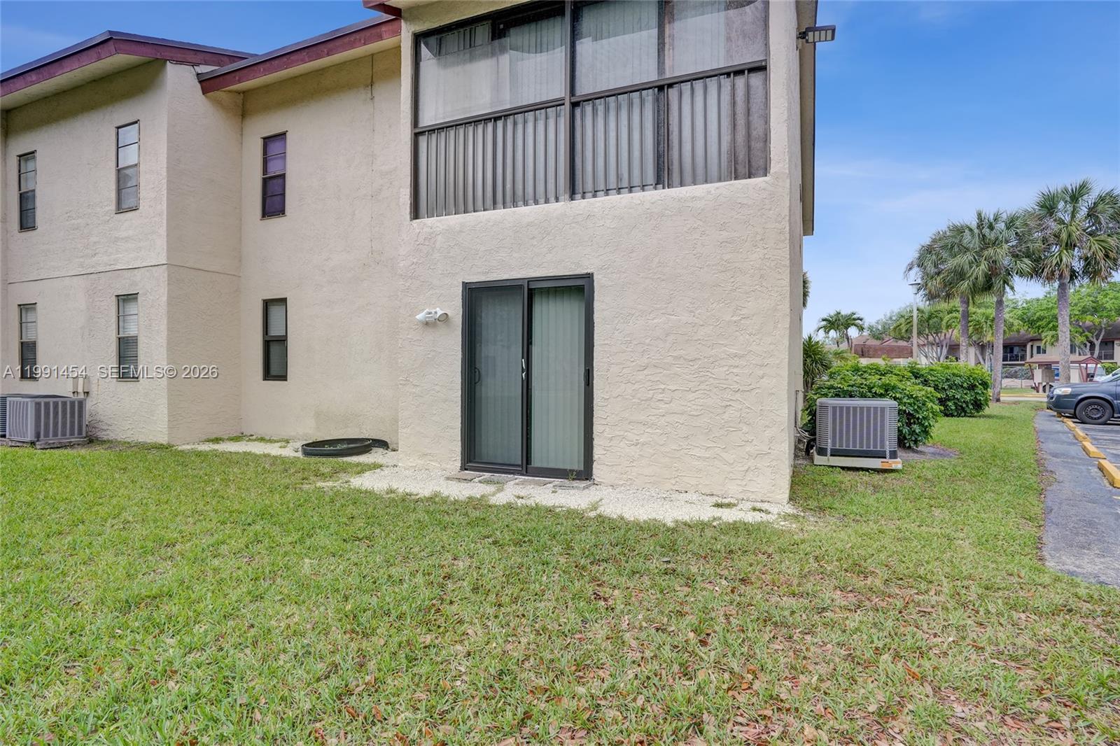 ROYALE GARDENS CONDO - Residential