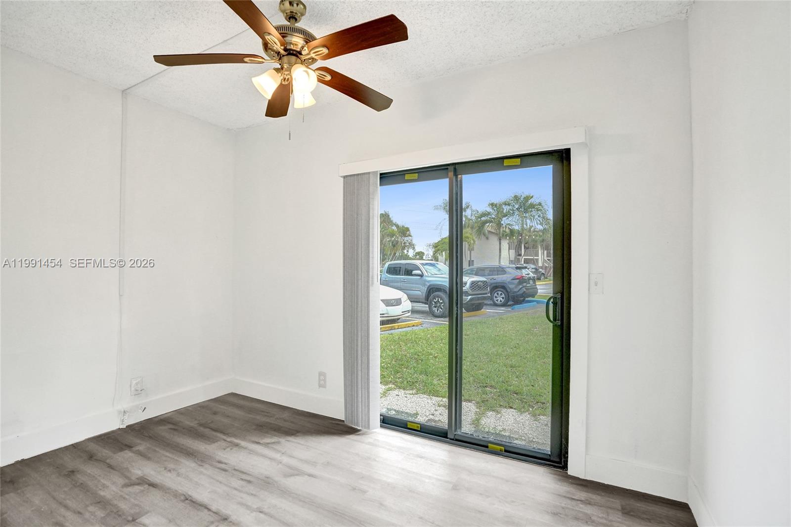 ROYALE GARDENS CONDO - Residential