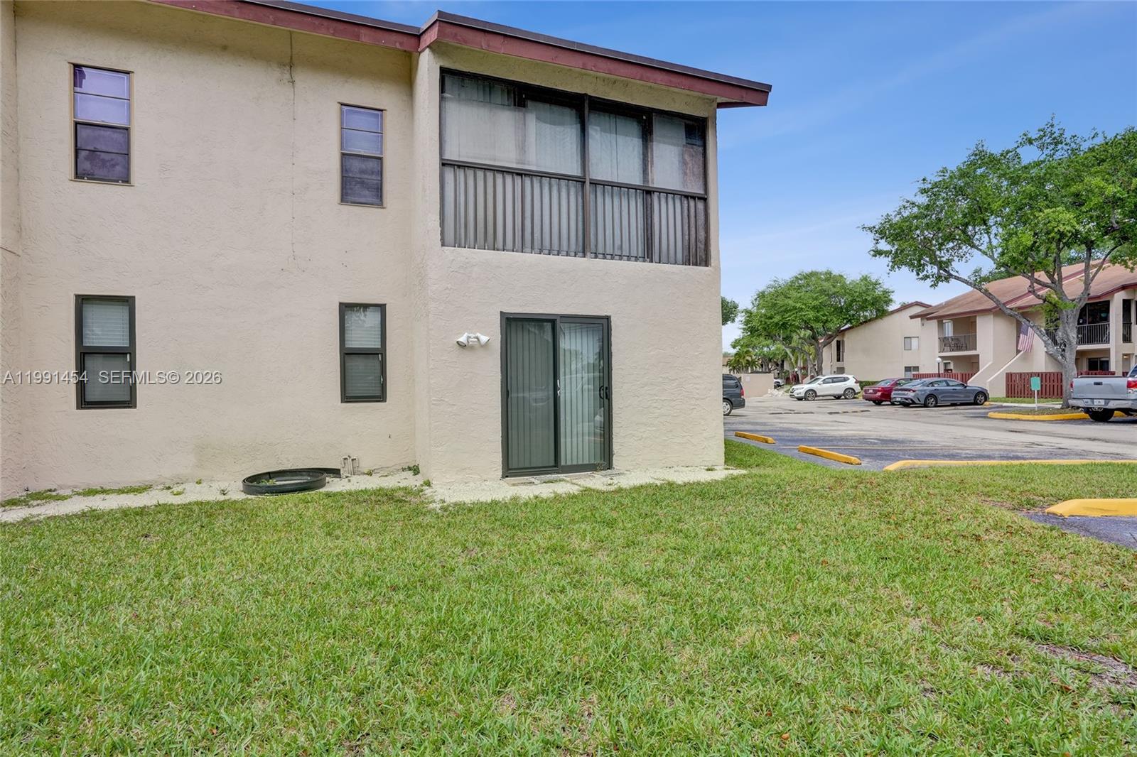 ROYALE GARDENS CONDO - Residential