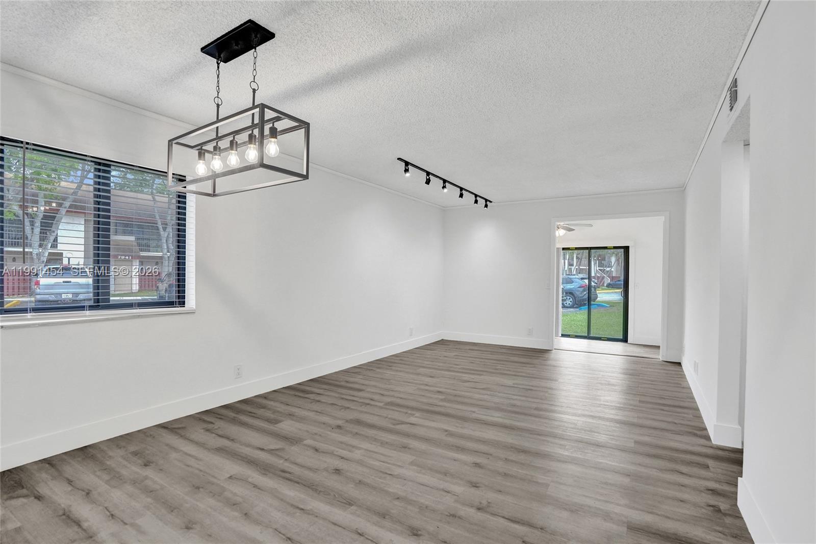 ROYALE GARDENS CONDO - Residential