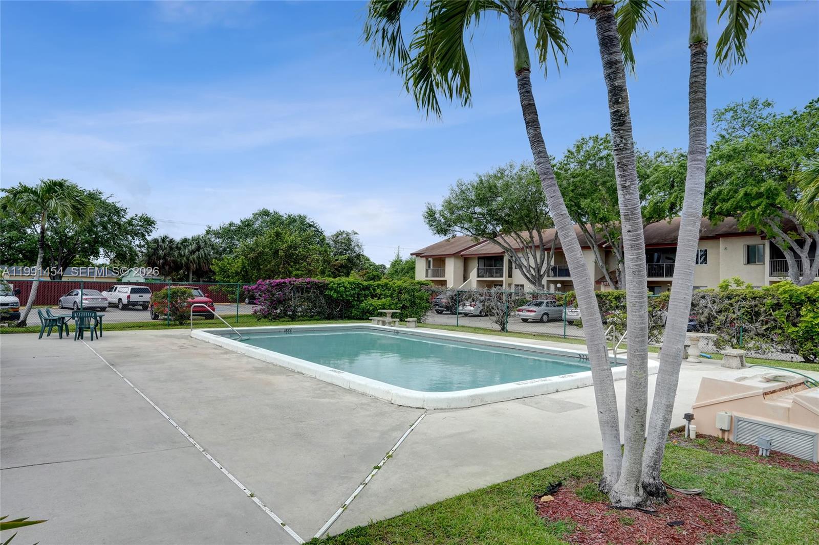 ROYALE GARDENS CONDO - Residential