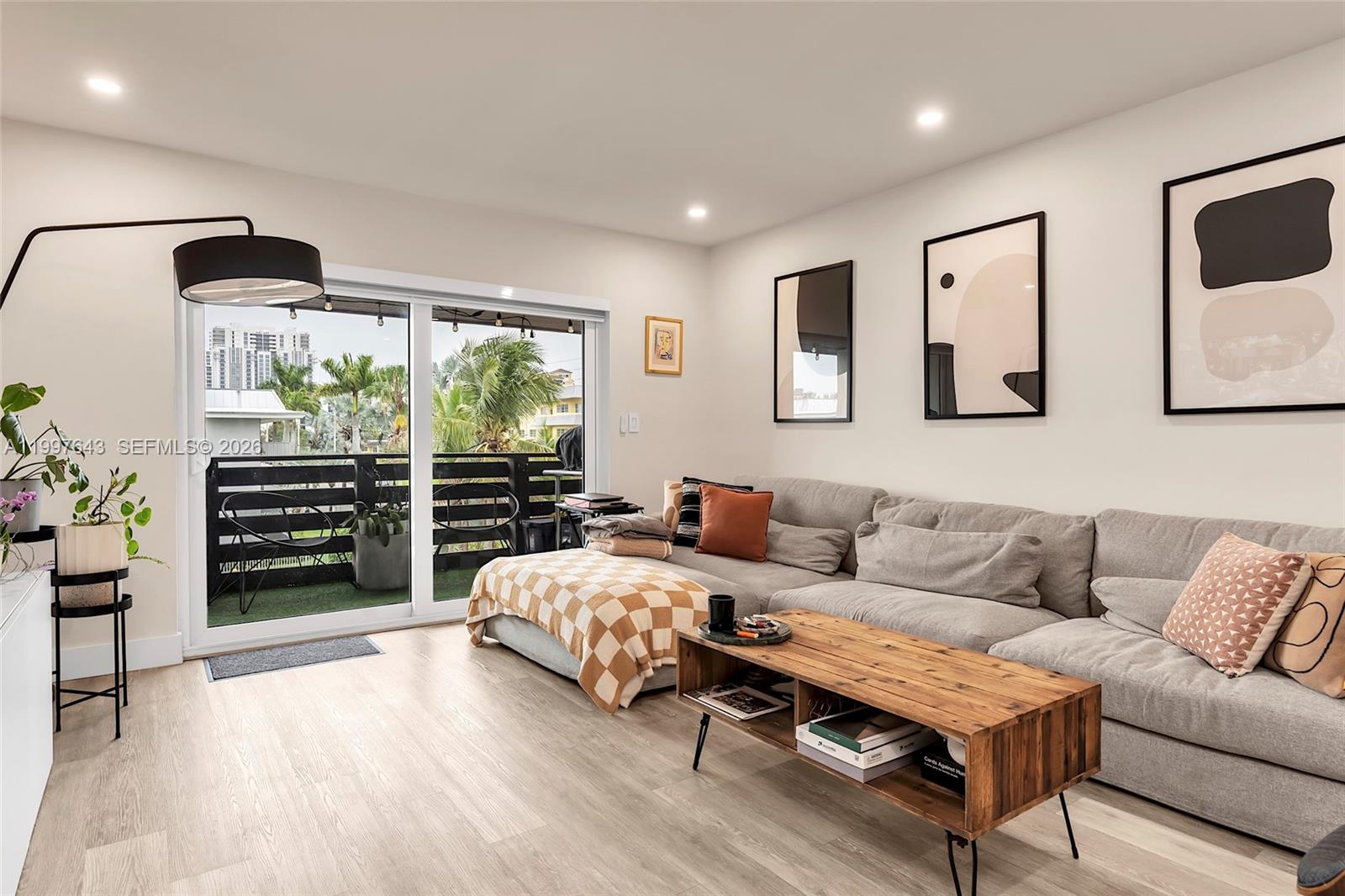 DADELAND CAPRI CONDO - Residential