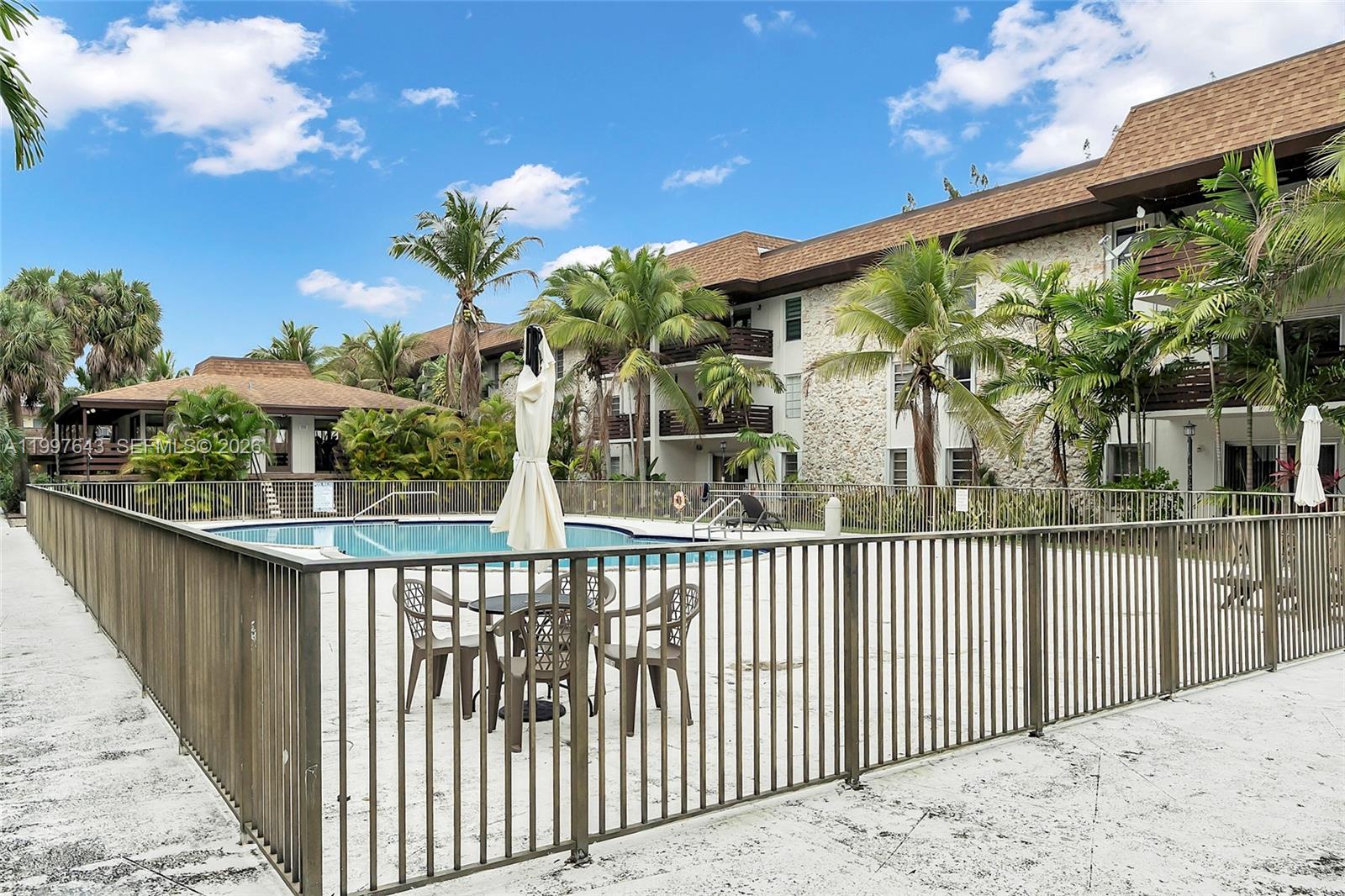 DADELAND CAPRI CONDO - Residential