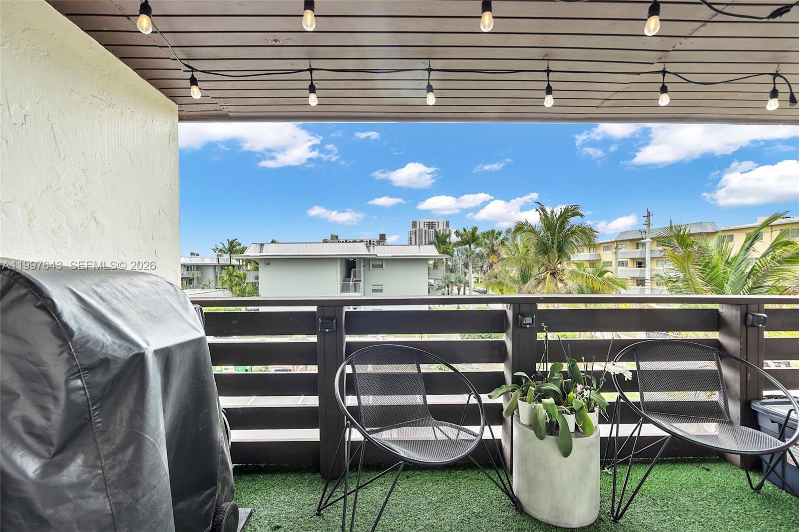 DADELAND CAPRI CONDO - Residential