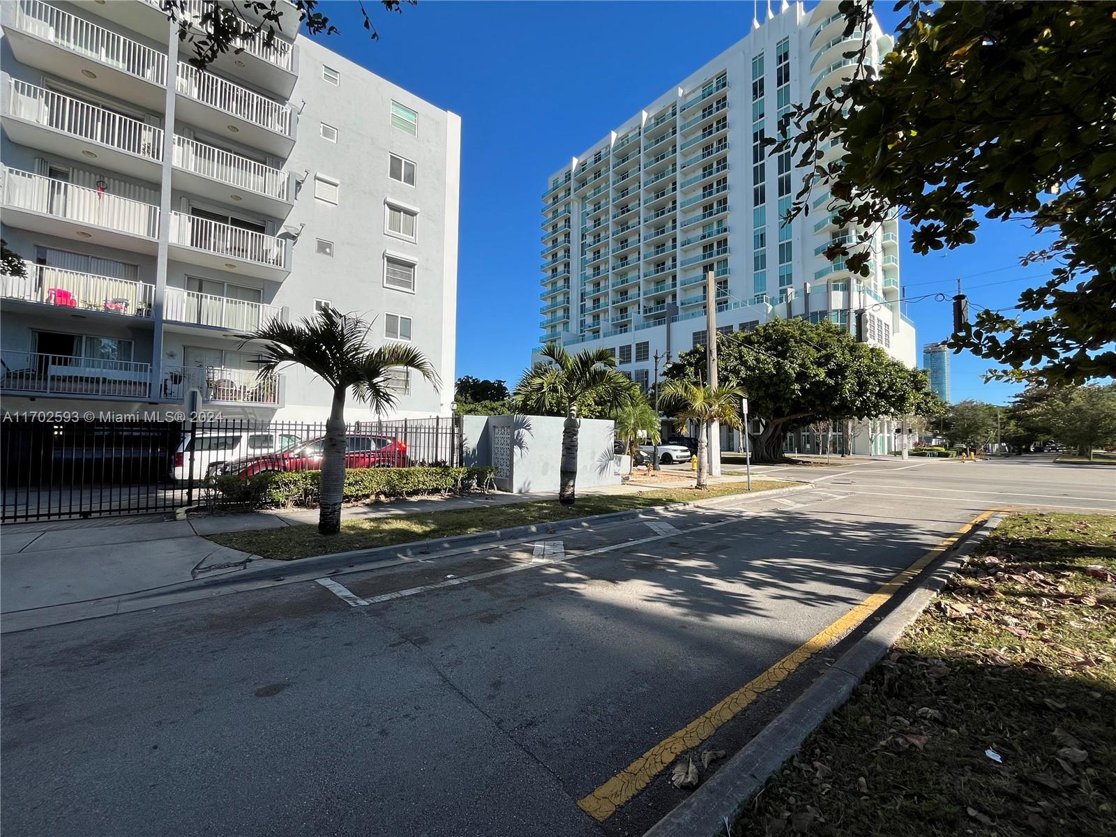 Beautiful 2/2 apartment located The Roads, featuring tile floors throughout, a convenient in unit washer and dryer, and fully renovated bathrooms. This home is centrally located, offering easy access to Downtown Miami, Brickell, Coconut Grove, Coral gables, Miami Beach and Little Havana. A Perfect combination of comfort and prime location.
Please Read Broker Remarks