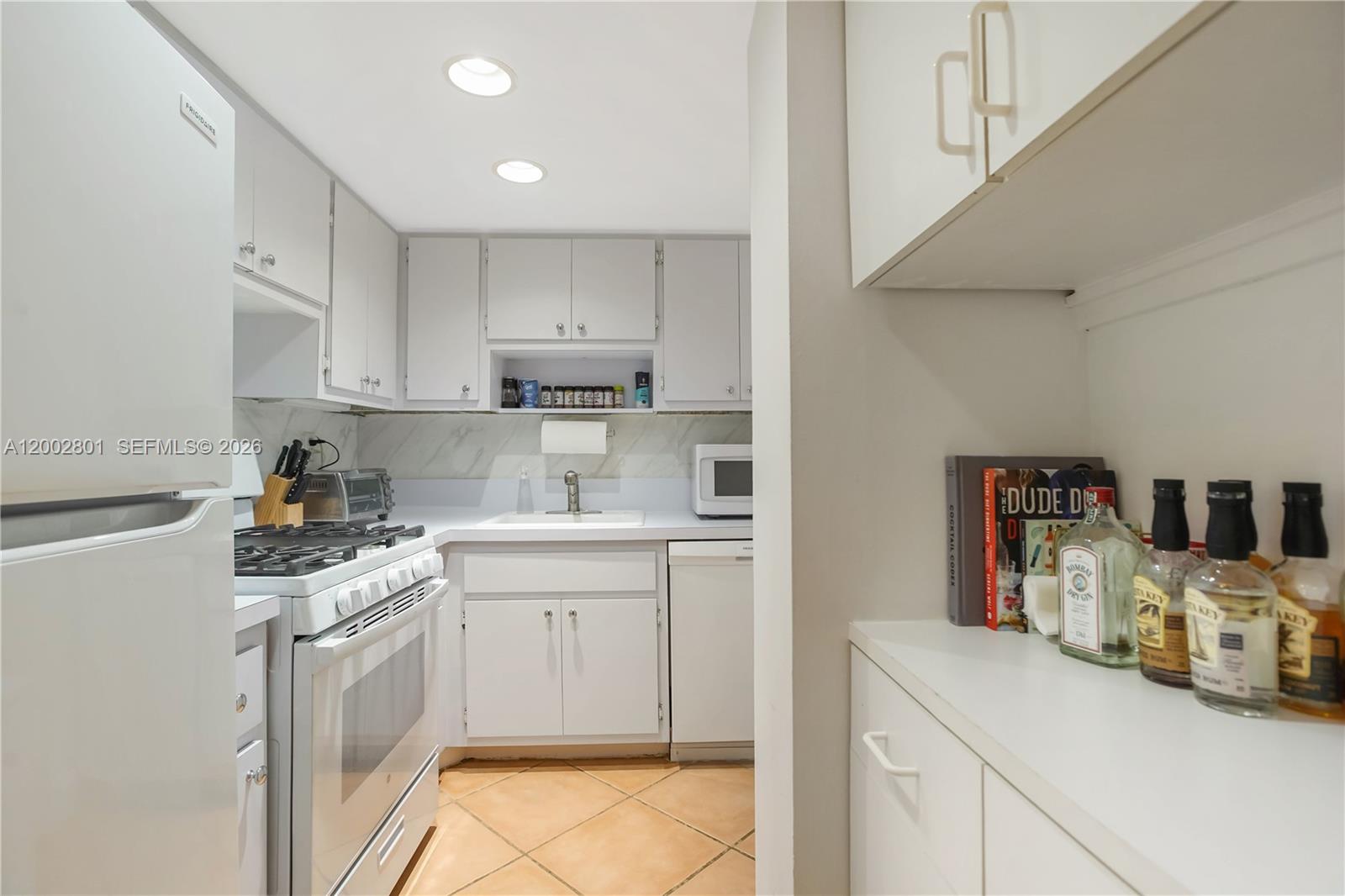 VILLA CAPRI CONDO - Residential