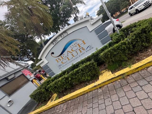 Beautiful lake view! Spacious and clean 2-story condo with two beds, 2.5 baths, and 1,415 sq ft. Features brand-new kitchen appliances, in-unit washer and dryer, and a large balcony overlooking the lake. Conveniently located on Fontainebleau Blvd with easy access to major roads—just 10 minutes from Miami International Airport. Community amenities include swimming pools, tennis courts, a gym, recreational areas, manicured gardens, and a guarded entry. Two assigned parking spaces (#90 & #98).