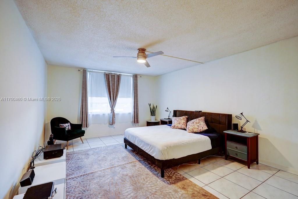 WINSTON TOWER 300 CONDO - Residential