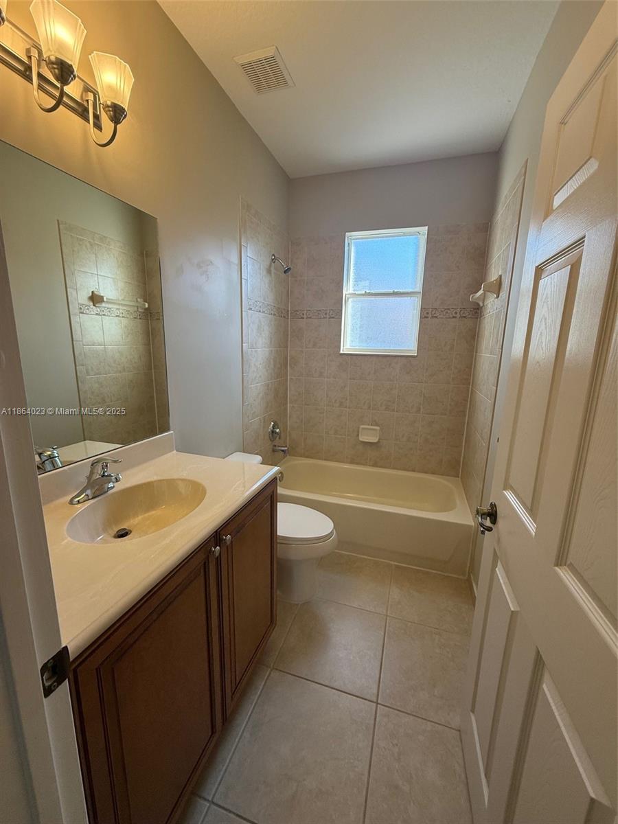 1061 Grove Park Cir